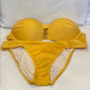 BIKINI SET TOP SIZE: 36B BOTTOM SIZE: M